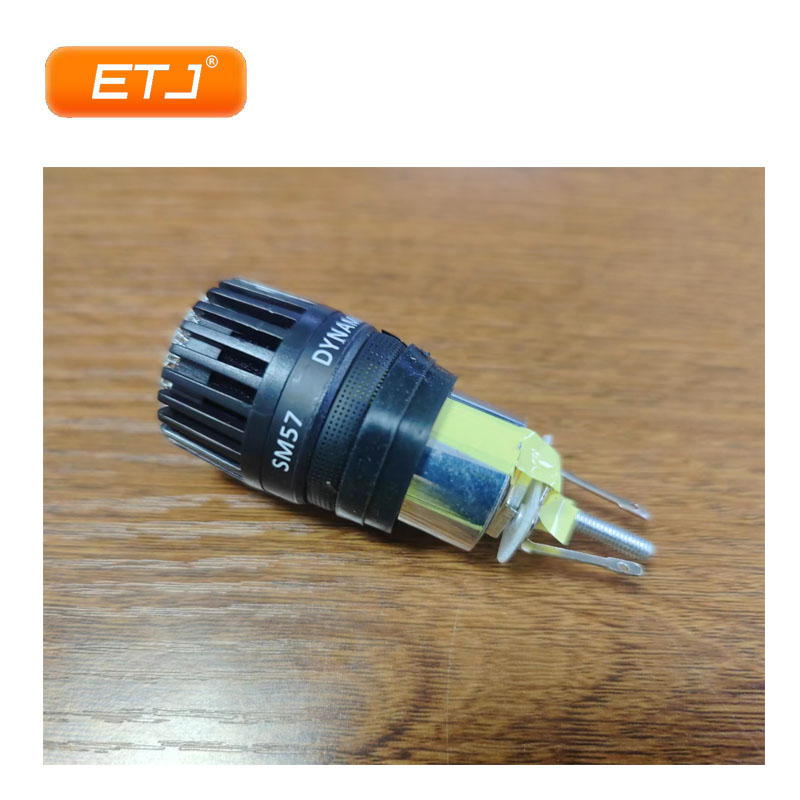 قطعتان من كبسولات SM57 القابلة - مراجعة Shure Mic Mv7 وسعره